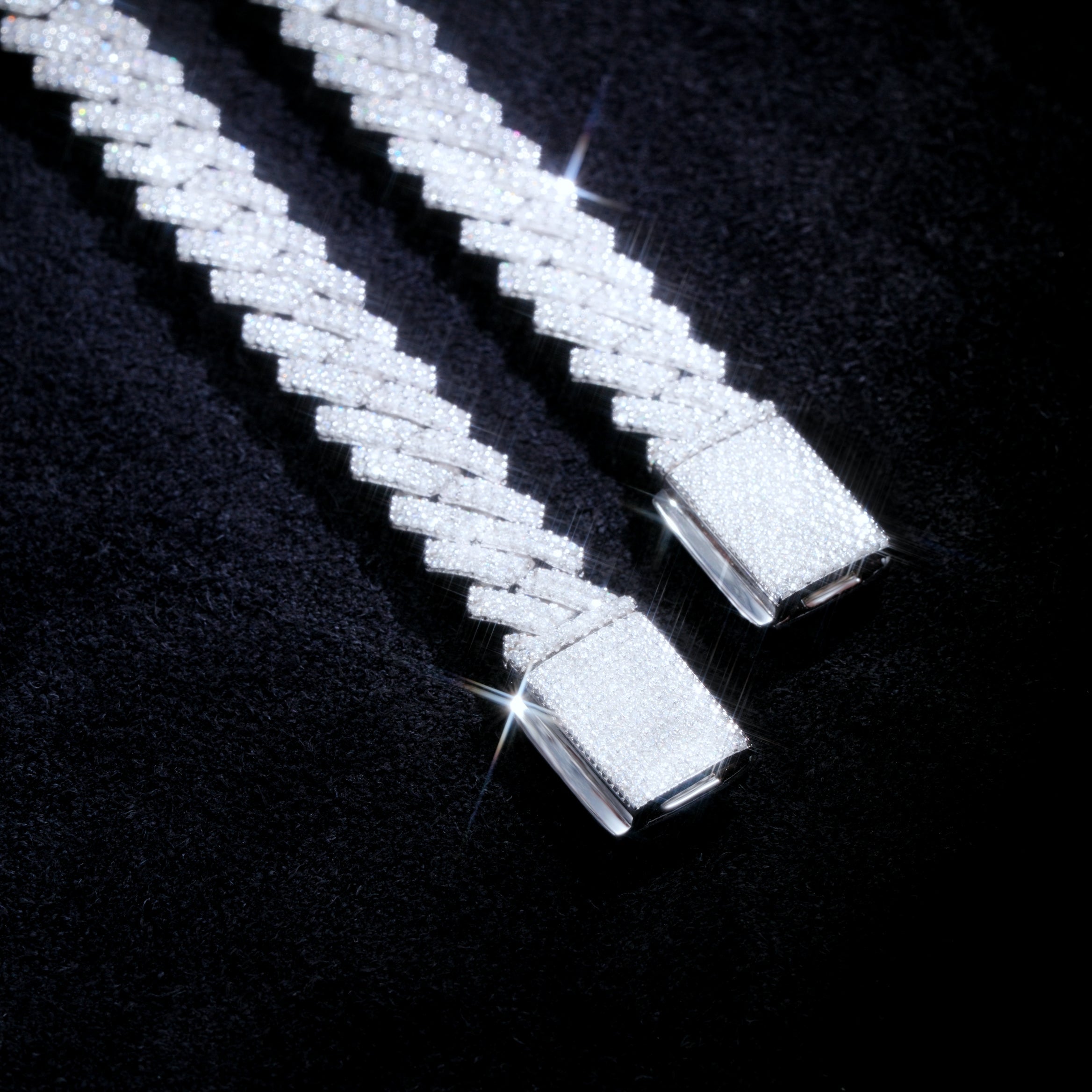 925S & VVS Moissanite 8.5MM Prong Cuban Link Chain