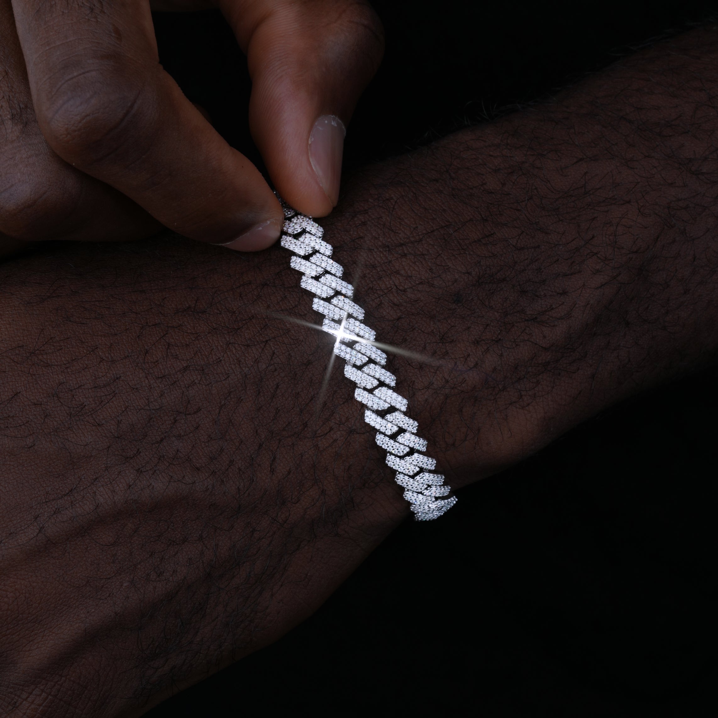 925S & VVS Moissanite 8.5MM Prong Cuban Bracelet