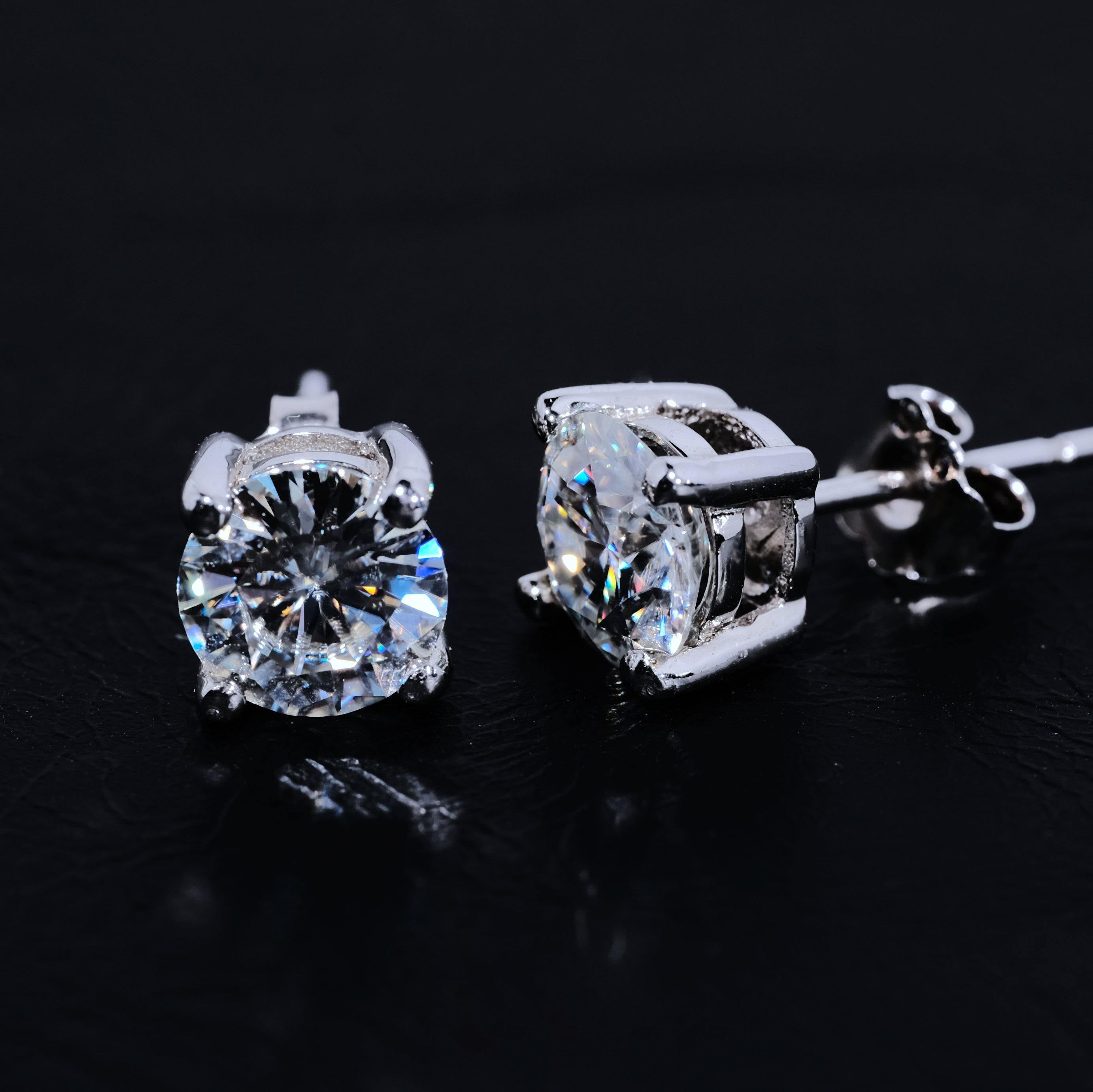 925S & VVS Moissanite Solitaire Stud Earrings