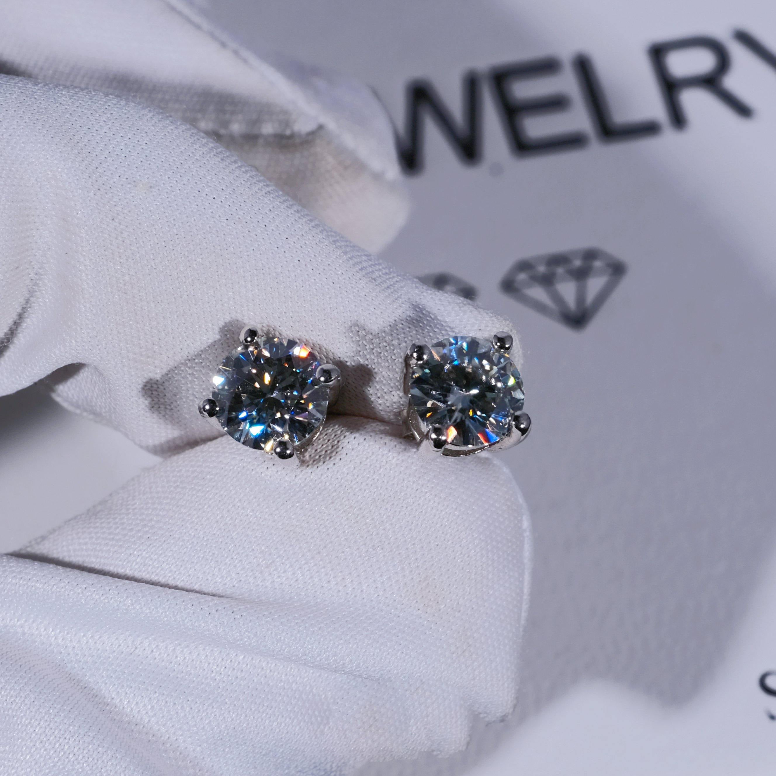 925S & VVS Moissanite Solitaire Stud Earrings