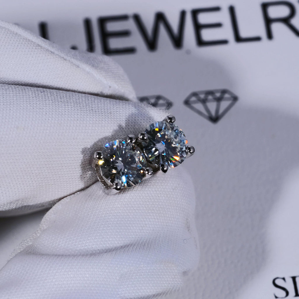 925S & VVS Moissanite Solitaire Stud Earrings