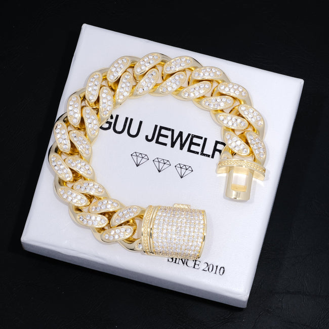 Iced Cuban Link Bracelet (19mm) in Yellow Gold Hover Image