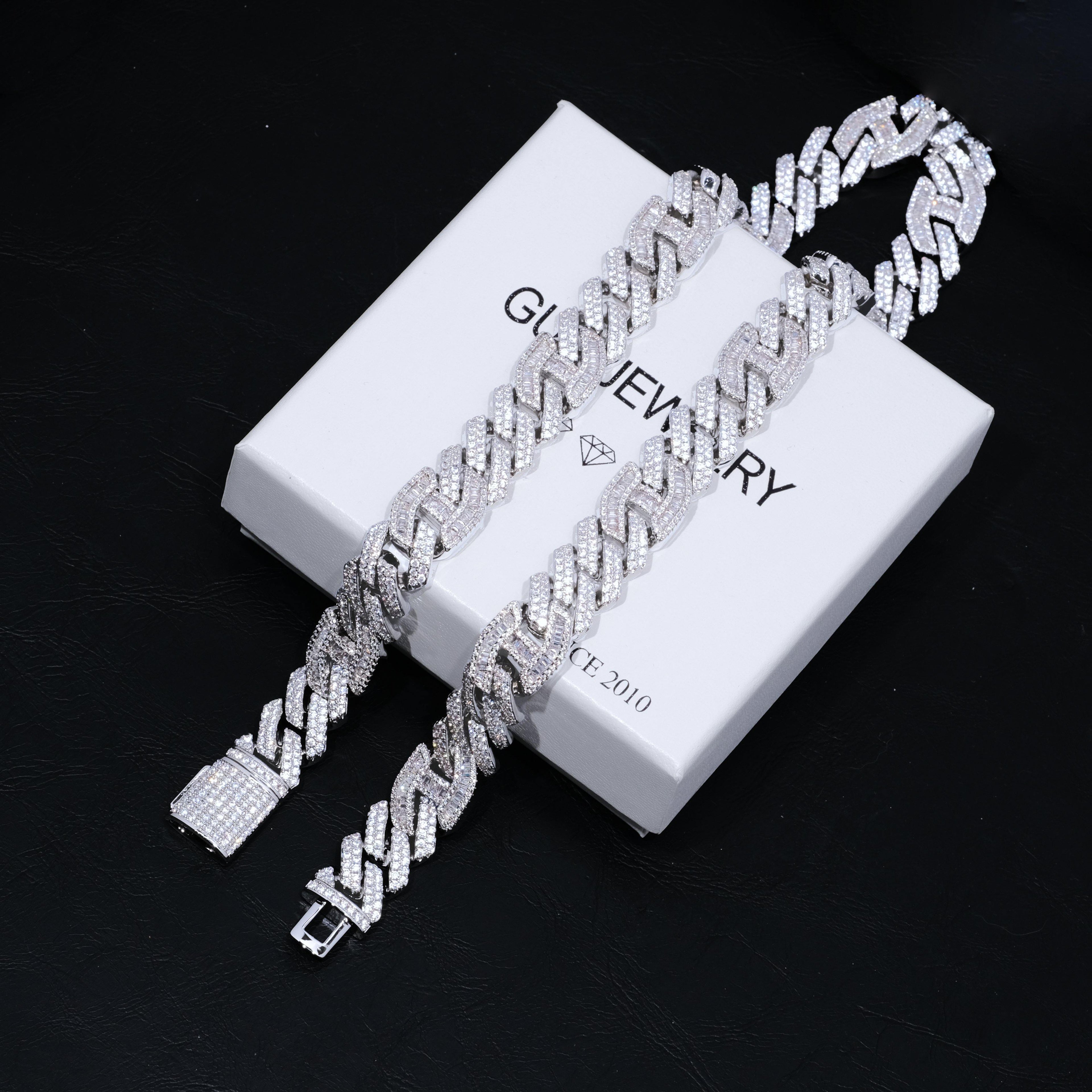 15mm Prong Baguette Curb Chain White Gold