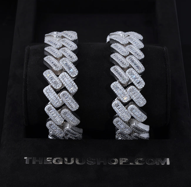20MM Baguette Prong Link Bracelet Hover Image